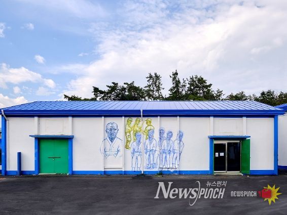 암태소작항쟁 기념 전시관(서용선 미술관) 외부