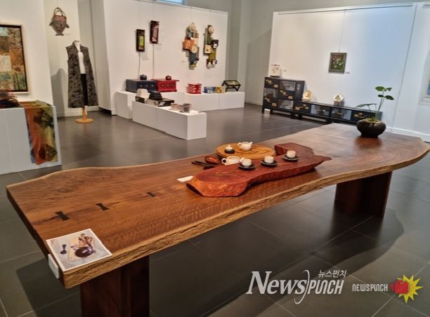 울주군 웅촌면이 지난 6일부터 다음달 2일까지 웅촌문화복지센터 1층 전시장에서 ‘제2회 울주웅촌작가 릴레이 전시회’를 개최한다.