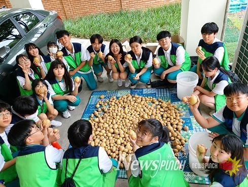 남동중학교 학생회, 남동구에 이웃돕기 후원품 감자 기탁