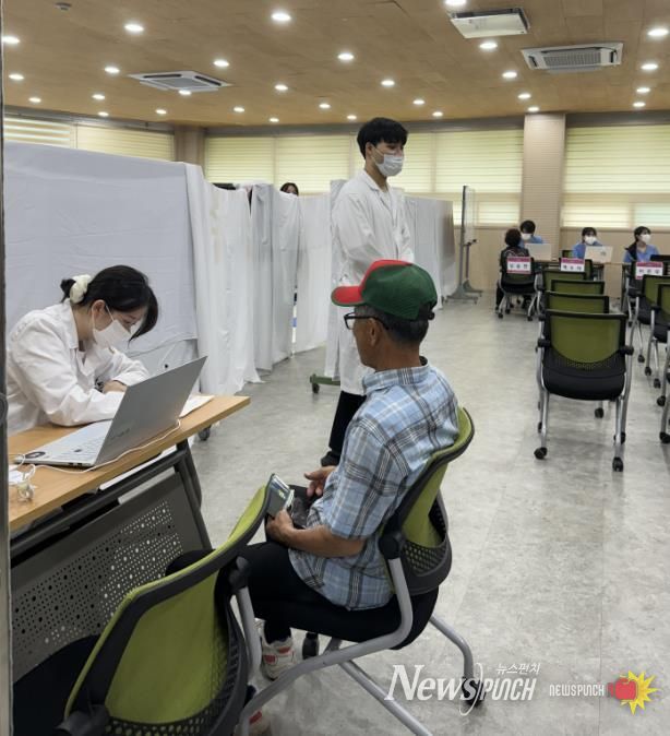 진안군 전북 녹두패(전북 출신 경희대 한의학과 학생) 진안 정천에서 의료봉사 펼쳐