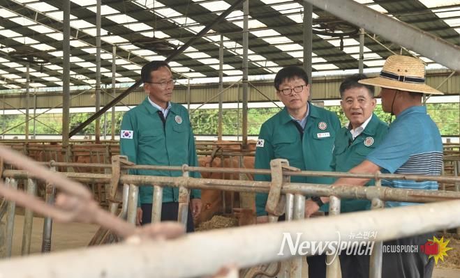 정성주 김제시장, 폭염 속 축사 현장 점검 구슬땀