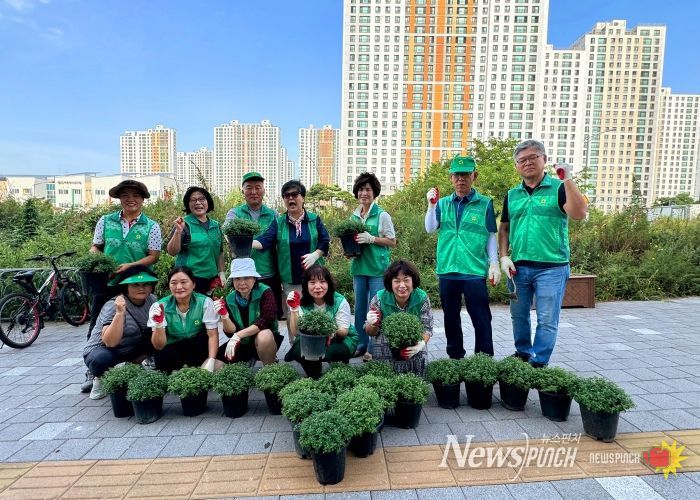 평택시 동삭동 새마을회, 가을꽃 심기 행사