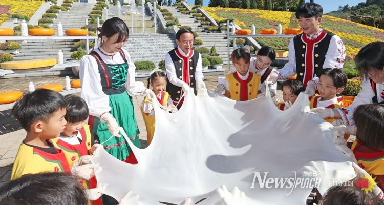10주년 임실N치즈축제, 천만송이 국화꽃과 3일 개막