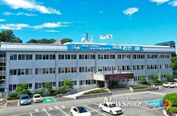제1회 진안고원 마이산 가을꽃 축제 마무리 “주황 코스모스 물결의 향연”