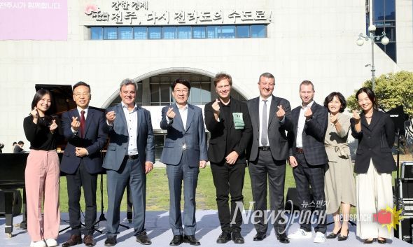 전주에 대한 사랑, 음악으로 꽃 피우다! 세계적인 음악가 스티브 바라캇, 전주 테마곡 헌정