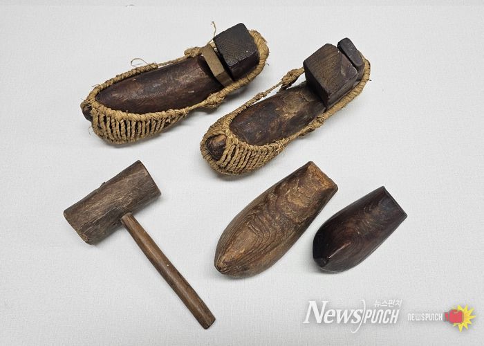 11월 '이달의 소장품-짚신'