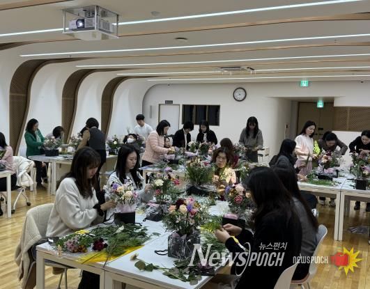 지난해 직무 스트레스 완화를 위해 운영한 플라워테라피 교실.