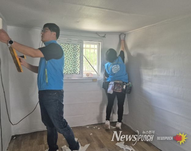 주거 환경 개선을 진행 중인 무안읍 복지기동대