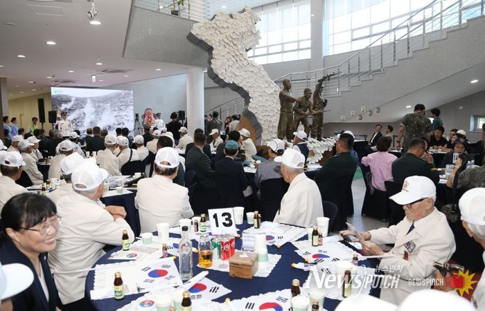 한국자유총연맹 상주시지회,6‧25전쟁 사진전 및 재현음식 나누기 행사