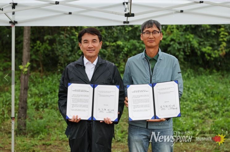 전국 최초'민·관 협력'으로  도심 속 생태하천에 수산자원 방류