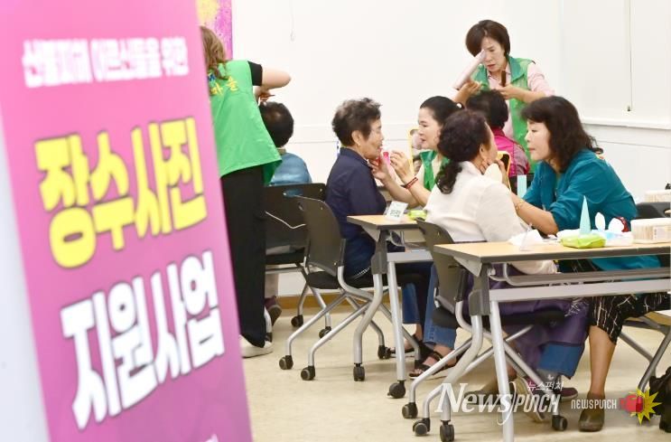 청송군, 산불피해 어르신대상 장수사진 촬영 지원