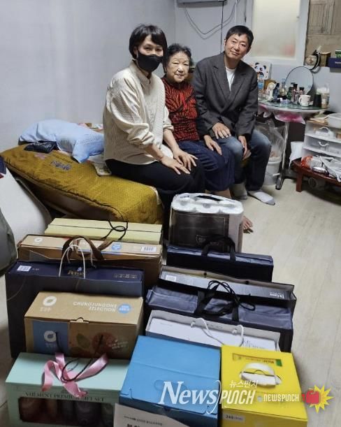 구리시·한국자유총연맹 구리시지회, 국가유공자 후손에게 따뜻한 추석 선물 전달