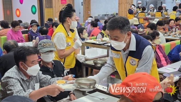 천사무료급식소 배식