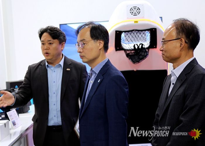 이복원 경제부지사, 충북과학기술혁신원 방문... 과학기술 혁신 현장 점검