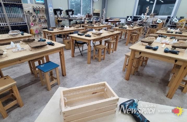 목공체험장 내부 전경