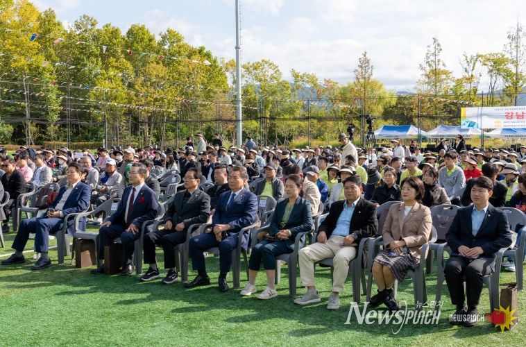 행사에 참여한 강남구의회 의원들(첫 번째 줄 좌측에서 1번째 이호귀 의장,3번째 복진경 부의장)