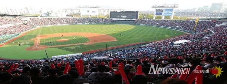 잠실야구장 홈경기 장면