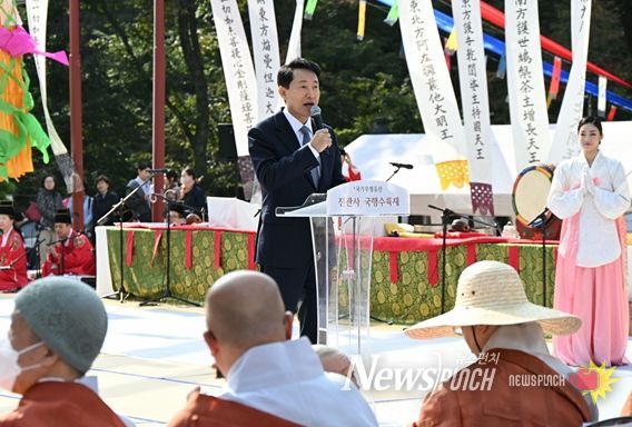 오세훈 서울시장이 25일(토) 은평구 진관사에서 열린 「진관사 국행수륙재」에서 축사를 하고 있다.