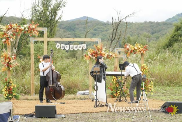 충주시, 은빛 억새 속... '2025 비내섬 이벤트' 개최