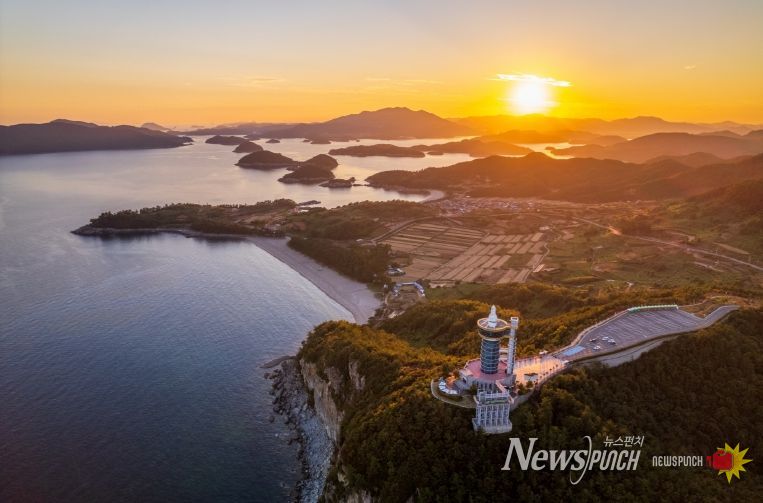 고흥군, 제1회 전라남도 명품관광지 디카시 작품 전시 개최 (1) - 우주발사전망대 전경