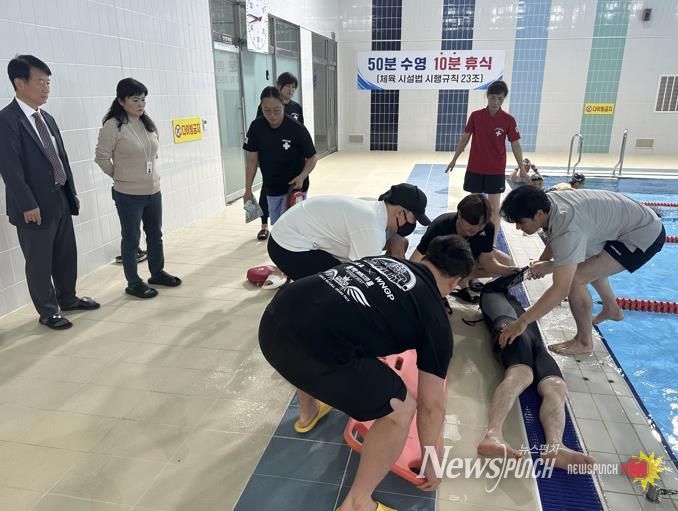 문화스포츠센터 익수자 구조훈련