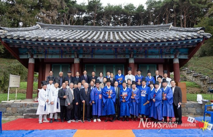 지난 26일, 화성면 구재리 상의사에서 채제공 선생 추모 제향을 진행하고 있다.