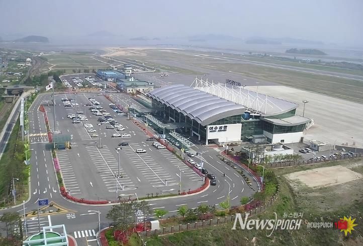 여수공항 전경 사진