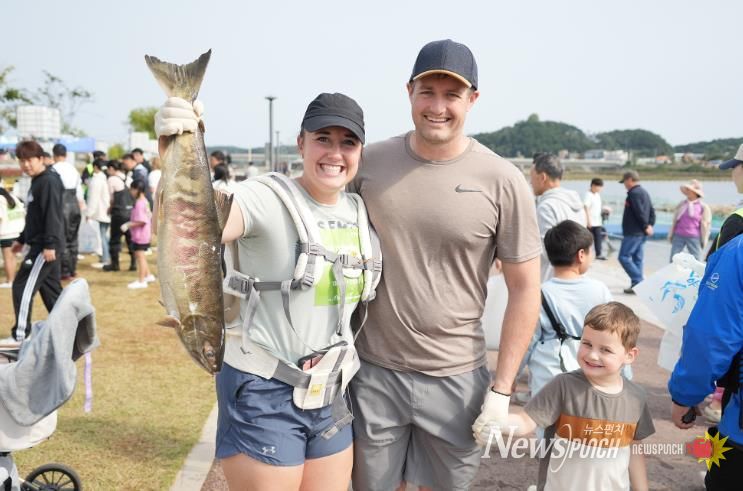 2025 양양연어축제 연어맨손잡기체험