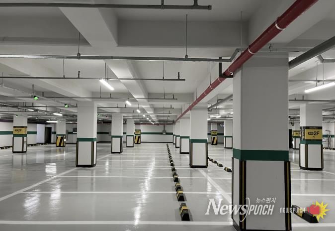 한층 밝고 쾌적해진 청파동1마을공원 공영주차장