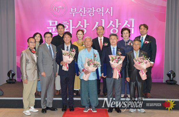 도모헌 야외정원에서 시상식