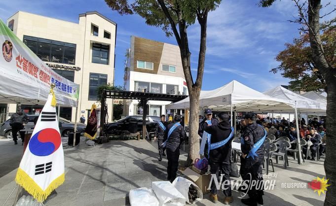 도봉구는 지난 10월 21일 도봉산 일대에서 특수임무유공자회 도봉구지회와 함께 산불예방 캠페인을 전개했다.