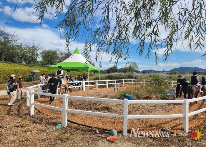 도심 속 힐링, 순천만국가정원에서 무료 승마체험 실시