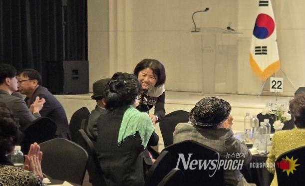 김진경 강남구의원, 경로의 달 맞아 어르신들과 소통의 시간 가져