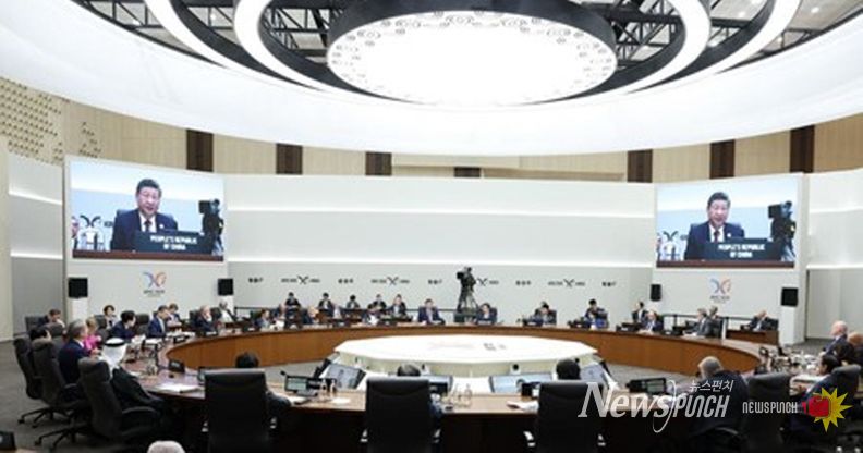 31일 오전 '제32차 APEC 경제체 지도자회의' 제1세션에서 연설 중인 시 주석. (사진/신화통신)