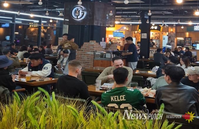 시월의 마지막 밤, 갑·맥 파티 성황리에 마무리