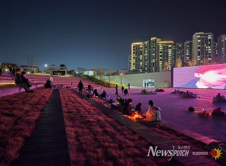 천안시는 지난달 31일부터 이달 1일까지 이틀간 야간 순환형 투어버스 ‘별빛한바퀴 시즌2’를 운영했다.