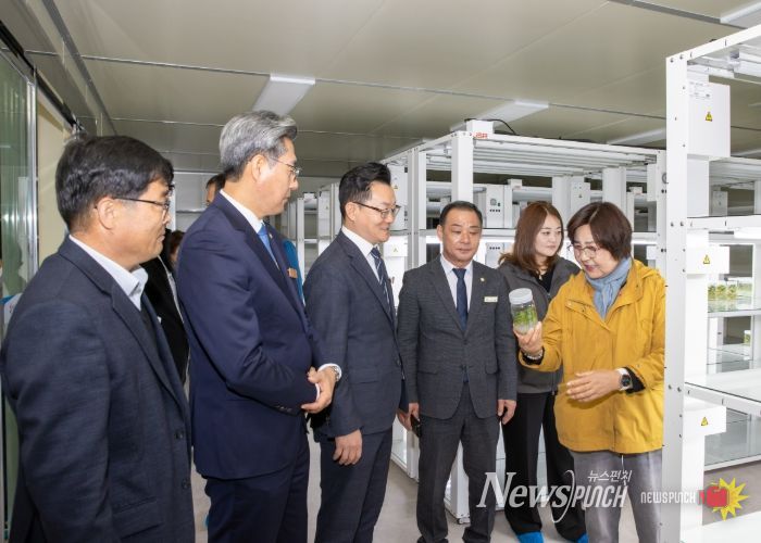 해남군의회, 농식품 기후변화대응센터 추진사업 현장 찾아
