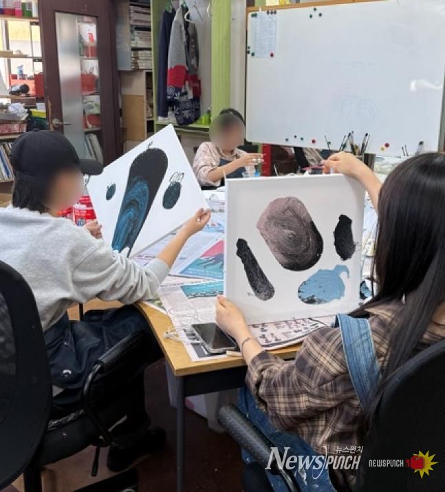 수원여자단기청소년쉼터 미술 전시회 '별빛을 보듬다' 개최