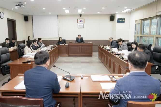 용인특례시의회 자치행정위원회, 행정사무감사 1일차