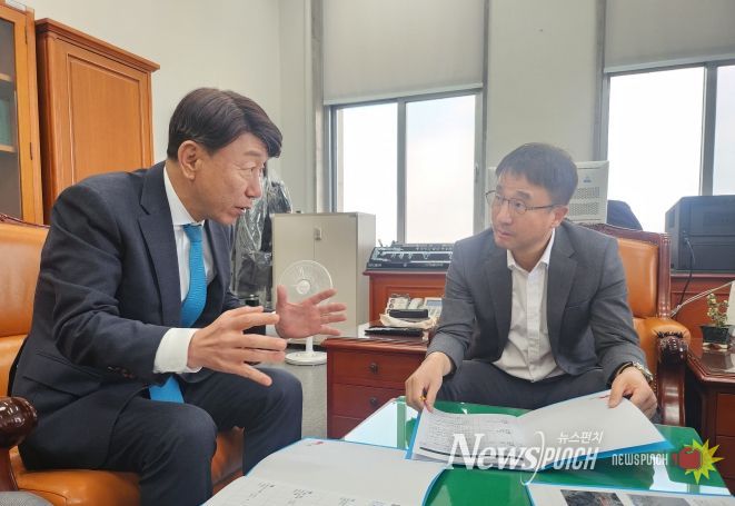 우범기 전주시장, 국가 예산 확보 위한 막바지 ‘총력전’ (왼쪽부터 우범기 전주시장, 한병도 예결위원장)