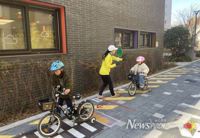 어린이집에서 실시된 실습형 교통안전 교육