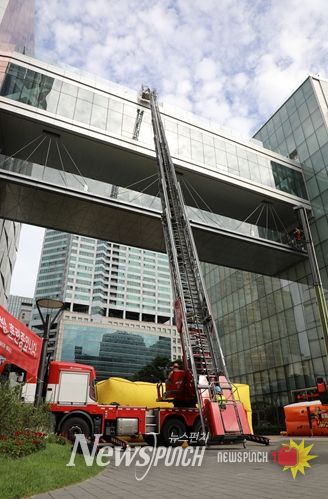 24년 잠실 롯데타워 초고층 건축물 화재 대피훈련 사진