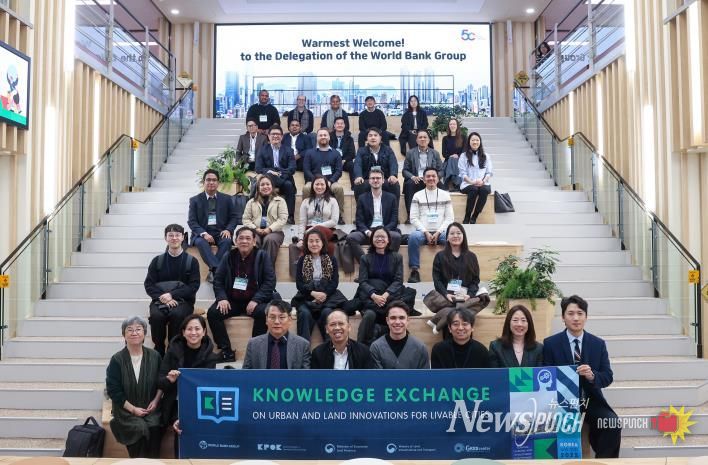 구청에서 단체 기념사진