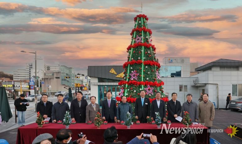 임실군, 성탄트리에 불을 밝혔다