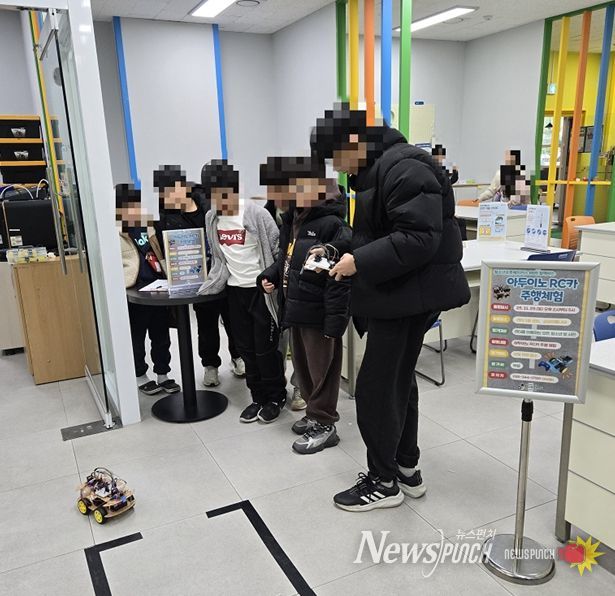 청소년이 직접 만든 아두이노 RC카, 시민 대상 체험 운영