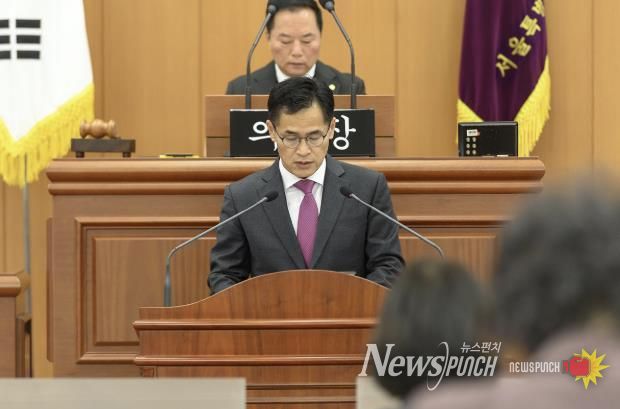 제316회 양천구의회 제2차 정례회 제1차 본회의에서 시정연설 중인 이기재 양천구청장