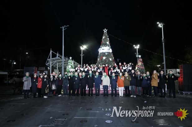 구리시, '2025 성탄 트리 점등식' 성료... 시민과 함께 사랑과 희망의 빛 밝혀