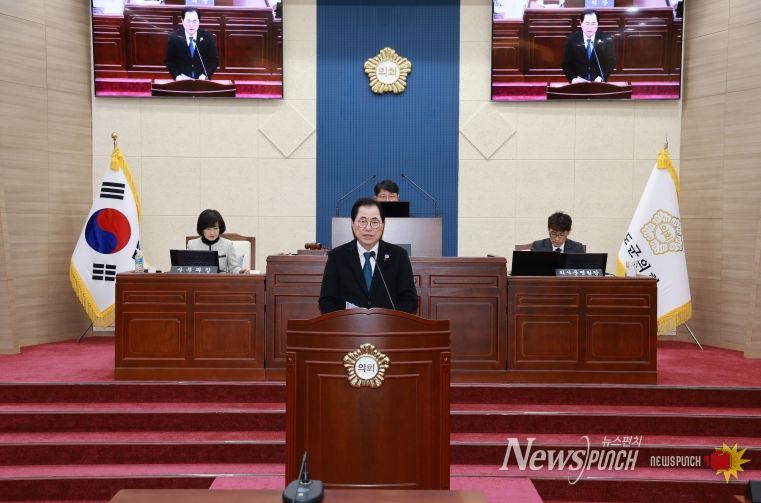 신우철 완도군수는 제333회 완도군의회 정례회에서 시정연설을 통해 내년도 군정 운영 방향을 밝혔다