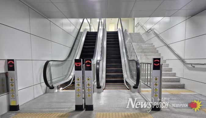 연결통로 에스컬레이터