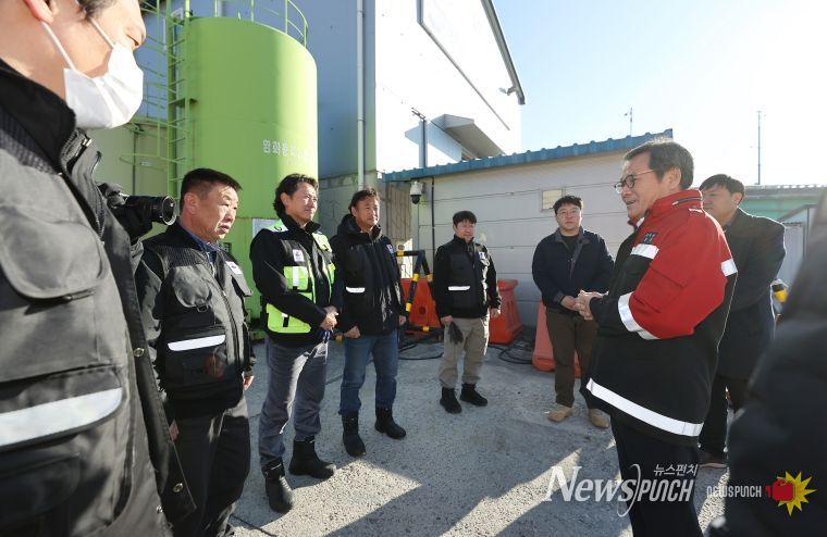 김홍규 강릉시장, 동절기 대비 제설 준비 점검 나서